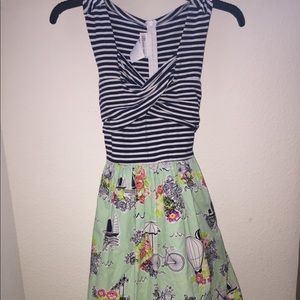 Cute and comfortable France themed dress
